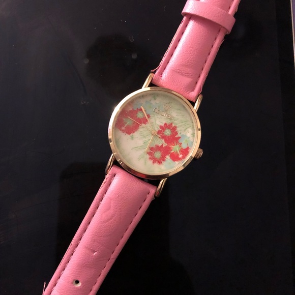 2 women’s watches both with new batteries - Picture 3 of 4